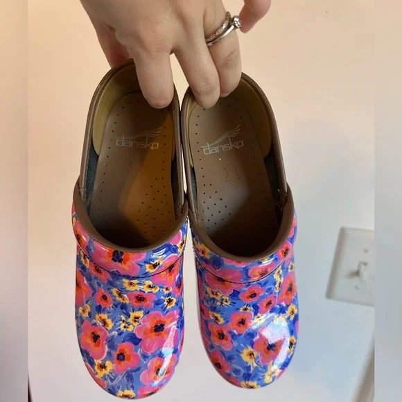 Dansko Floral Women's patent leather clogs - NWOT - Picture 5 of 5